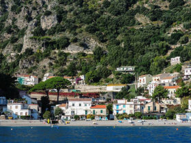 Vista di Erchie ripresa dal mare